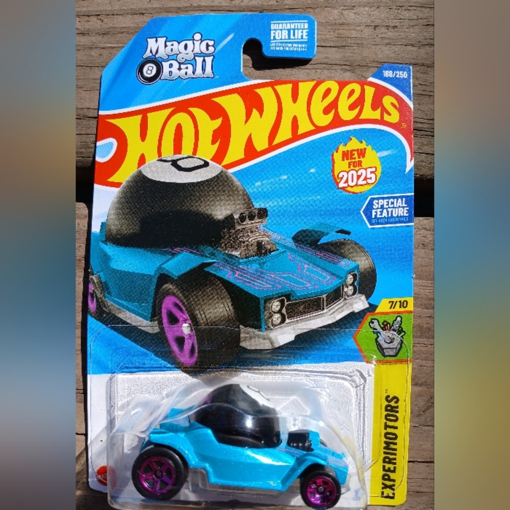 Mattel Hot Wheels Blue and Black Magic 8 Ball Car with Purple Wheels